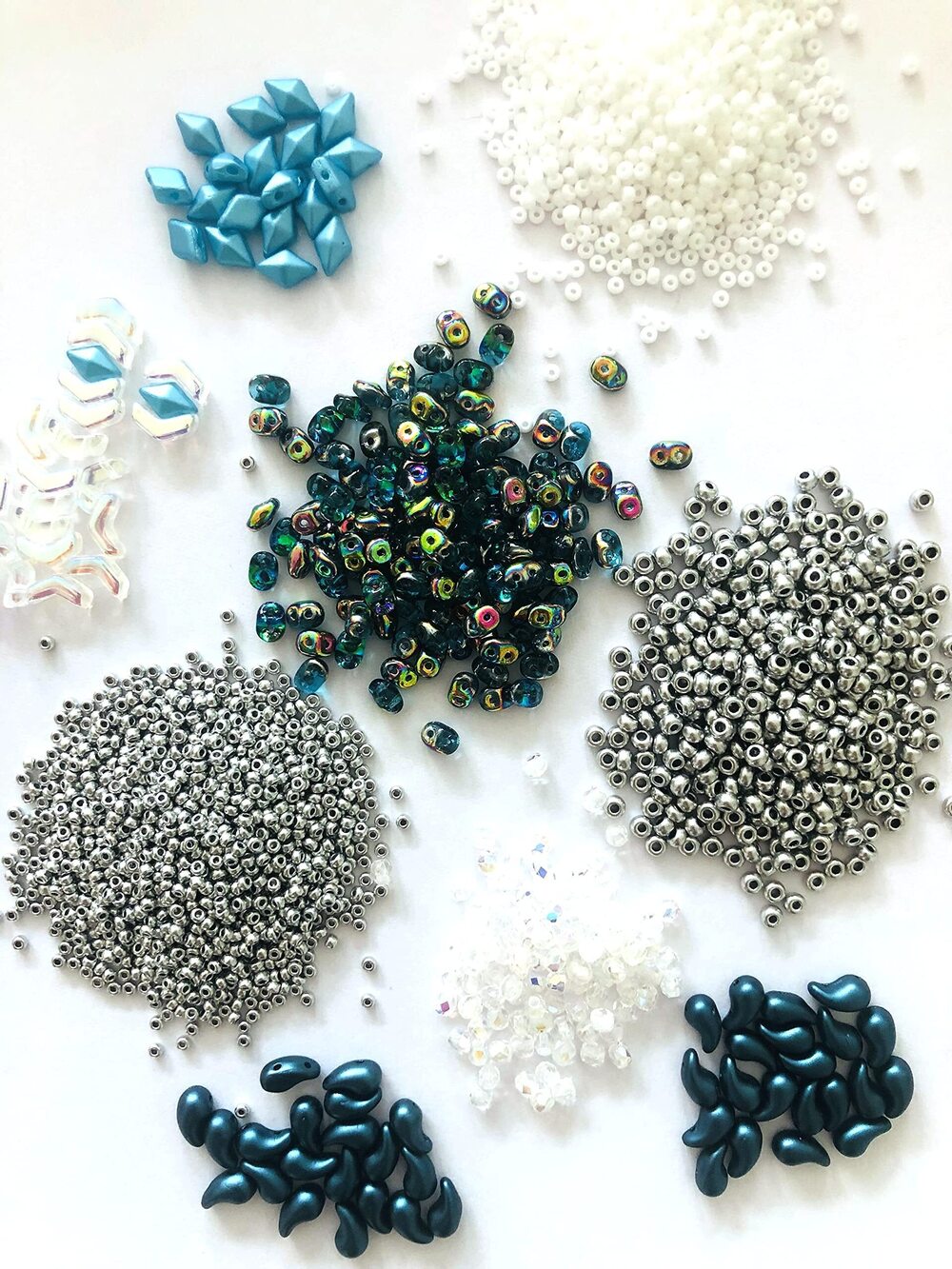 6999 ScaraBeads, Set of Czech Pressed and Faceted Glass Beads in Different - Picture 2 of 7